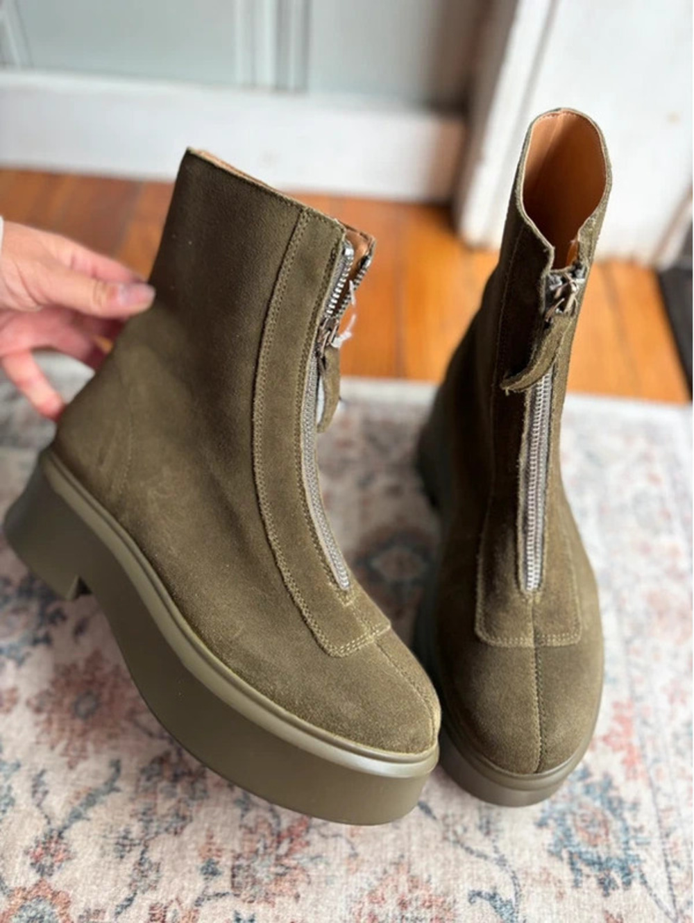 Womens size 6.5 Green Suede Steve Madden Boots Jones Olive